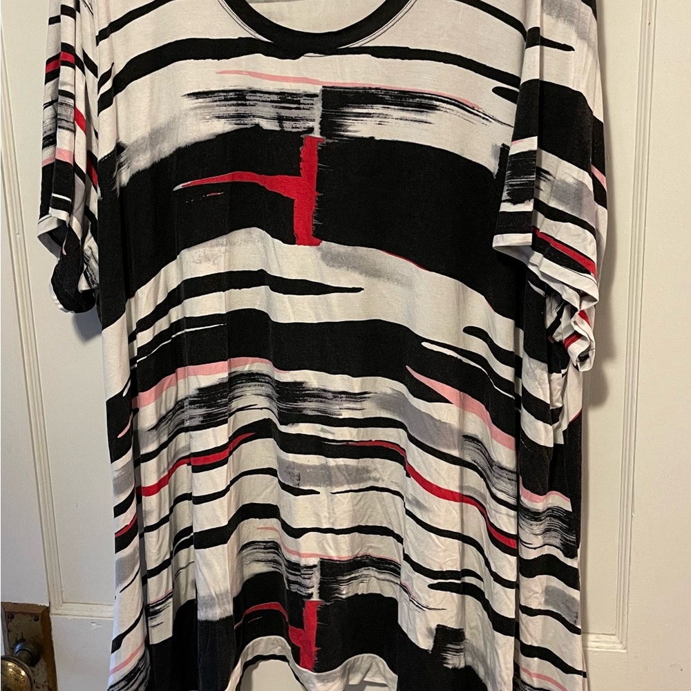 Avenue size 30/32 Women’s Shark Bite Hem Tunic